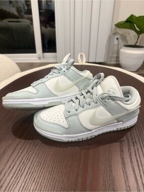 Nike Women’s dunks